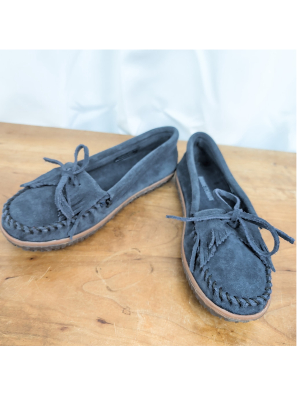 Minnetonka Kilty Tread Suede Bow Moccasins 8.5